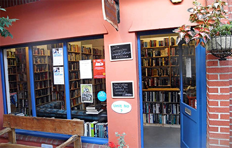 kupac osvaja knjižaru na lutriji i živi san svakog knjigoljupca laguna knjige