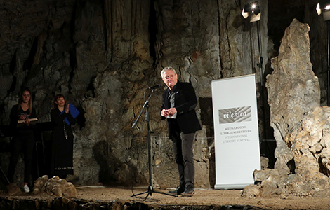 velikiću uručena srednjoevropska nagrada za književnost vilenica  laguna knjige
