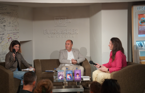 pažljivo čitajte i pronaći ćete piščevo srce među stranicama dečji osmesi i radoznala pitanja na promociji knjige heroji plavog dana bojana ljubenovića laguna knjige