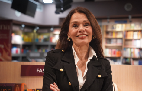  ma koliko danas svet izgledao strašno, poljubac i kontakt čine ga lepim i izazovnim održana promocija knjige zorice tomić poljubac  laguna knjige