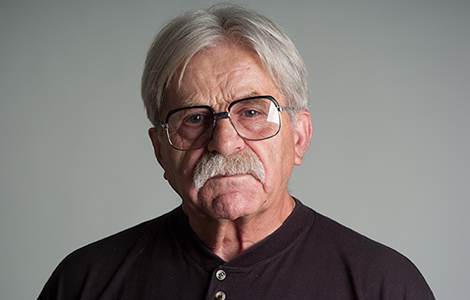 lagunin pisac ljubivoje ršumović nagrađen lovorovim vencem pesničke patnje i slave  laguna knjige