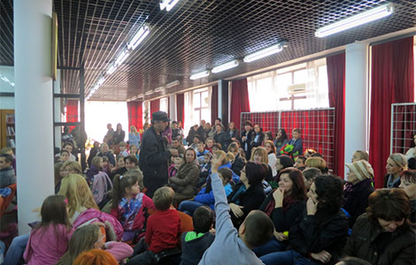 uroš petrović održao književni susret u srpskoj čitaonici u irigu laguna knjige